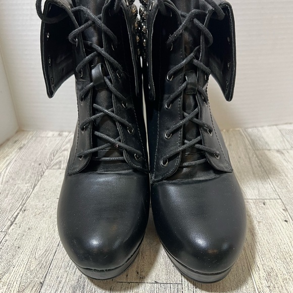 Hot topic Skull Studded Combat Boot Heels black and silver size W8 - Picture 4 of 10